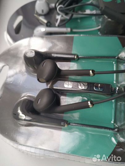 Проводные наушники