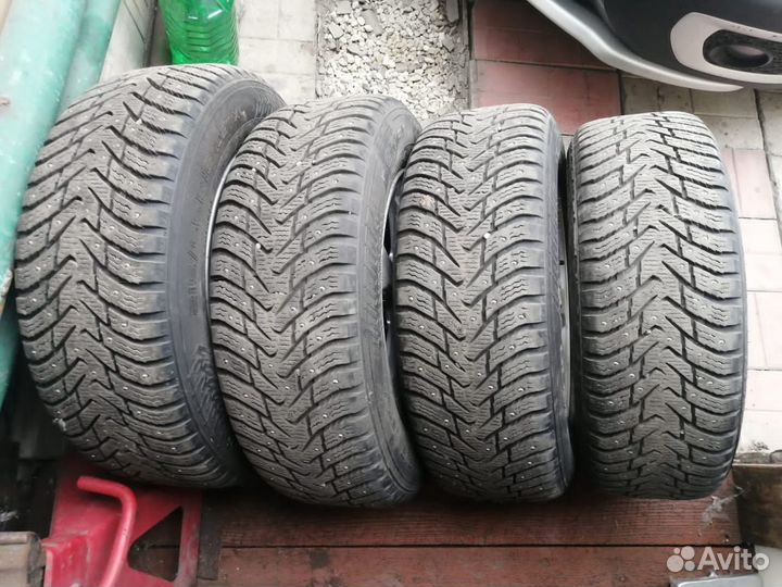 Nokian Tyres Hakkapeliitta 8 SUV 215/65 R16 108