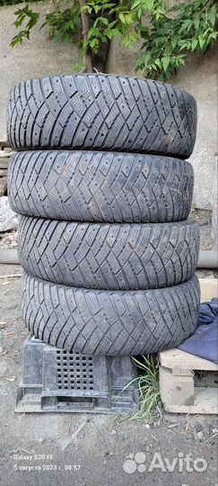 Goodyear Ultragrip Ice Arctic 215/65 R16