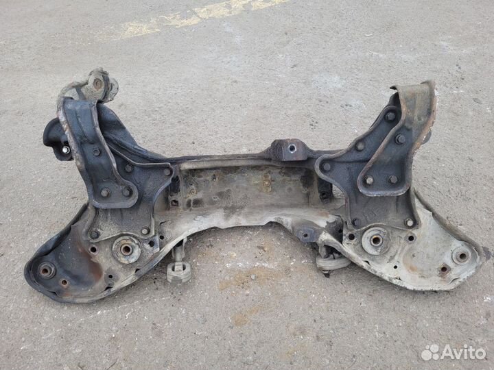 Подрамник передний на Mitsubishi Galant 8 лев руль