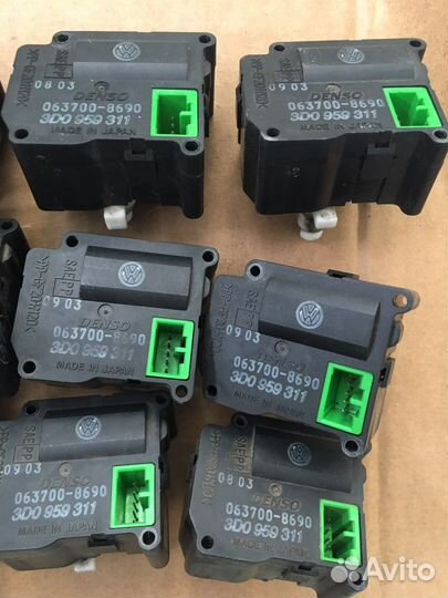 Моторчик заслонки печки Volkswagen Phaeton(2006)