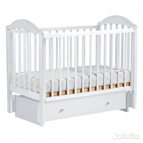 Детская кроватка с продольным маятником