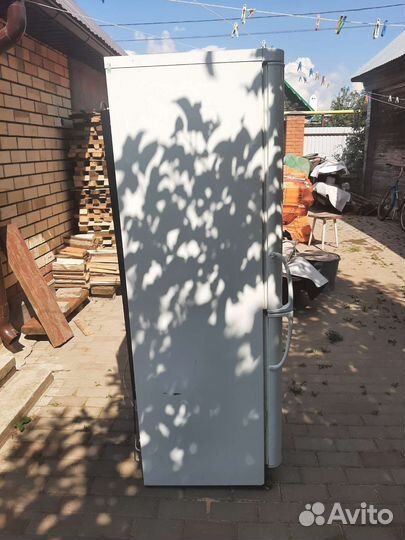 Холодильник бу. indesit c132g.016