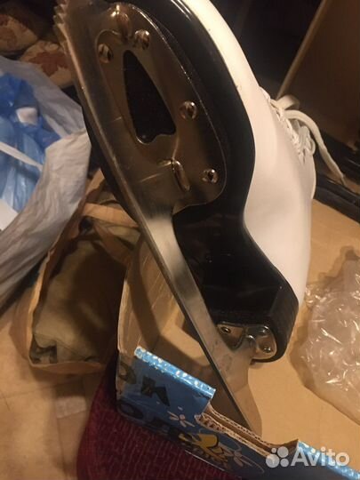 Женские фигурные коньки