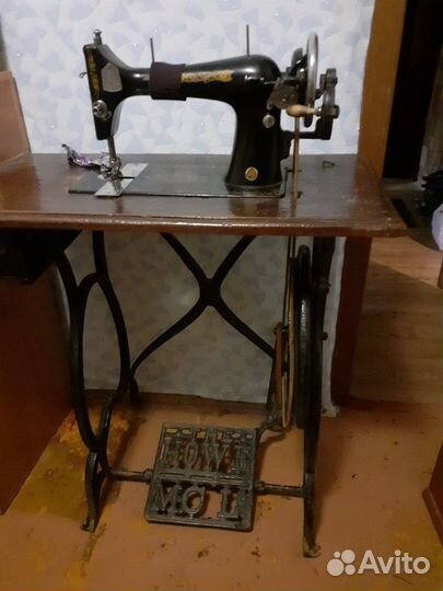 Швейная машинка зингер