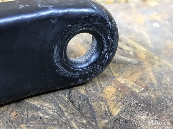 Поводок стеклоочистителя передний левый Ford Focus