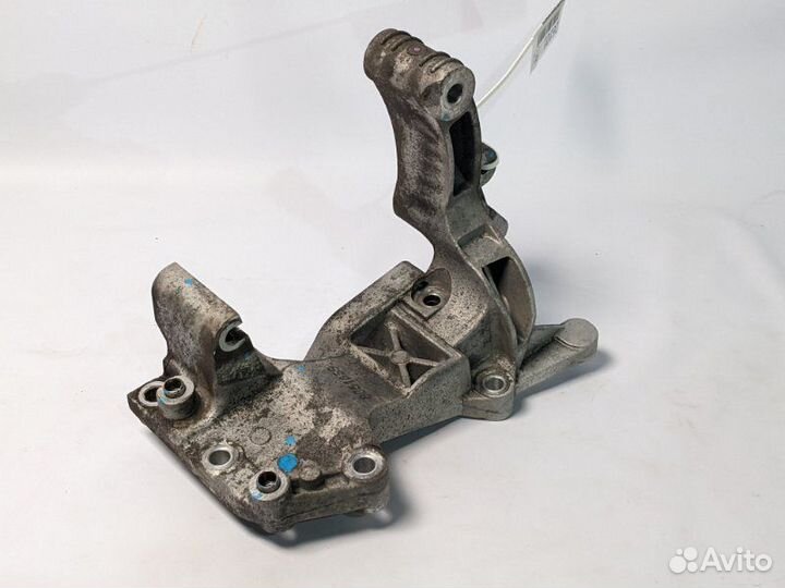 Кронштейн ролика-натяжителя Kia Optima Gt Line