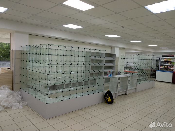 Витрины из стекла для магазина