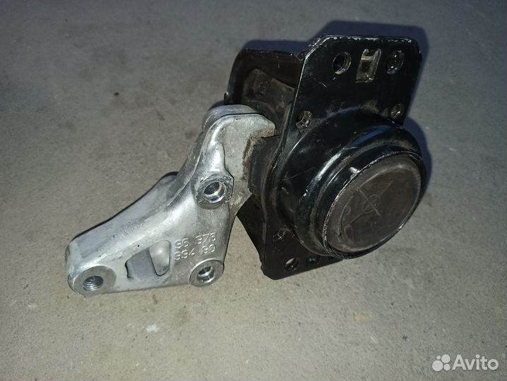Подушка двигателя Пежо Peugeot 307 двс 2 литра
