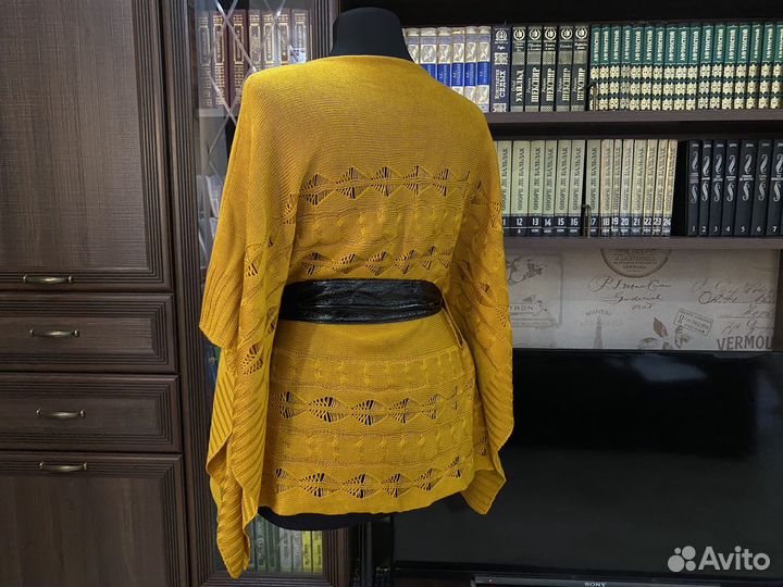 Ажурный женский джемпер пончо