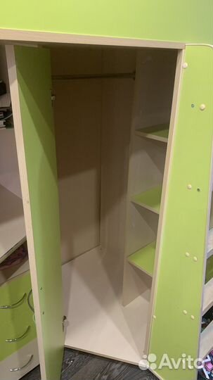 Детская кровать чердак со столом и шкафом