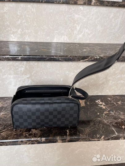 Нессер Louis Vuitton