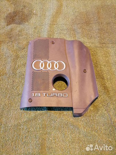 Декоративная крышка двс 058103721 Audi A4 B6 8EC