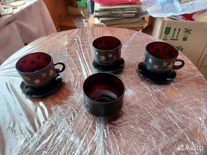 Чайные чашки с блюдцами