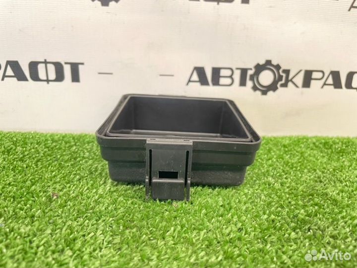 Крышка блока предохранителей Toyota Land Cruiser