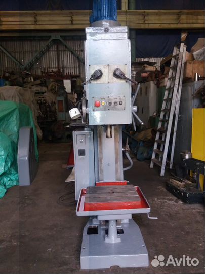 Вертикально-сверлильный станок 2н135