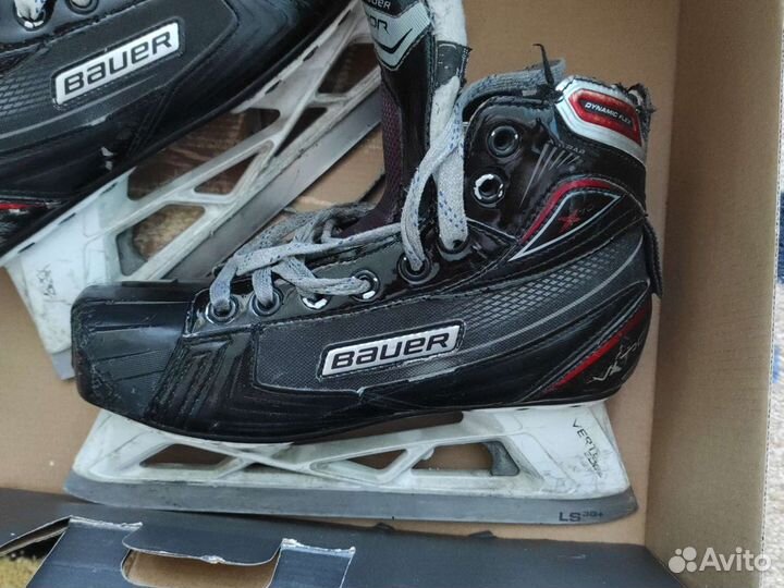 Коньки вратарские bauer х700