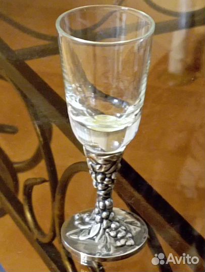 Поднос и рюмки