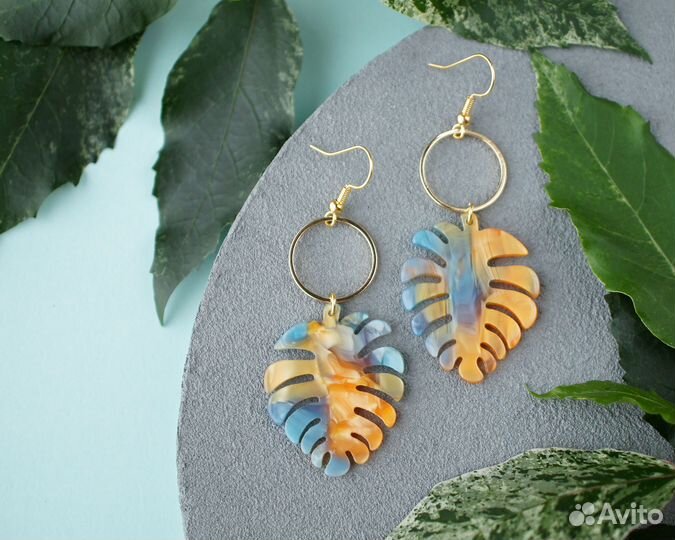 Серьги с подвесками в виде монстеры, разные цвета