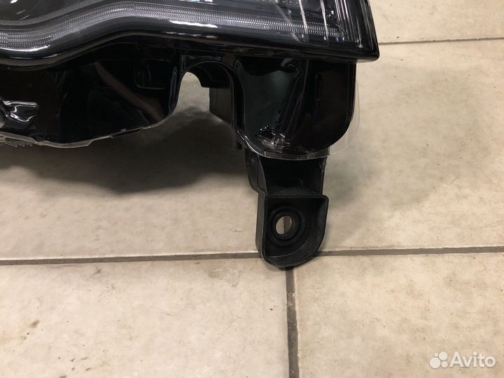 Фара правая black Jeep grand cherokee wk2
