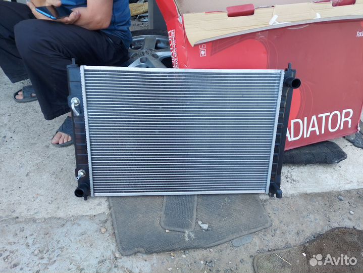 Радиатор двс Nissan Murano PNZ51