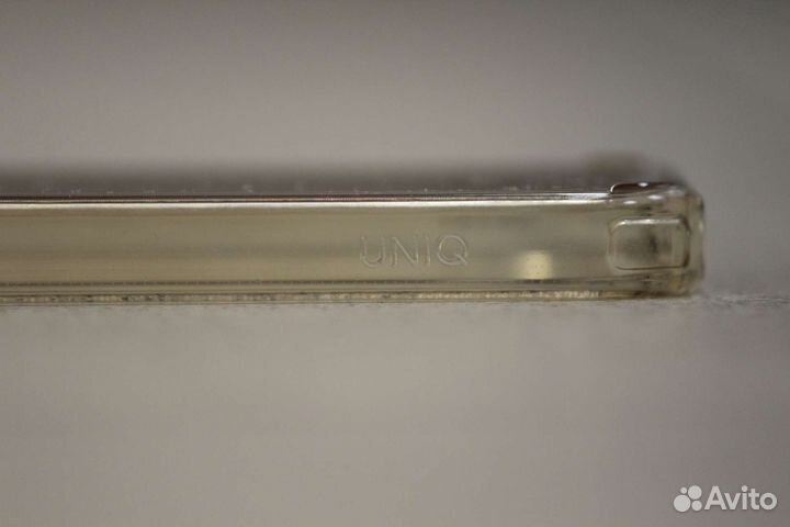 Чехол Uniq на iPhone 12 / 12 Pro