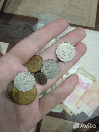 Монеты и купюры