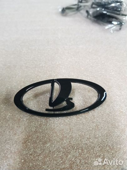 Шильдик передний в чёрном глянце, Ваз-2110, 2114