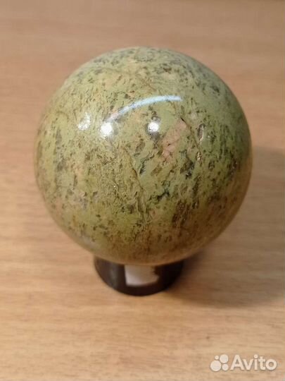 Шар, сфера из камня. Унакит, эпидозит
