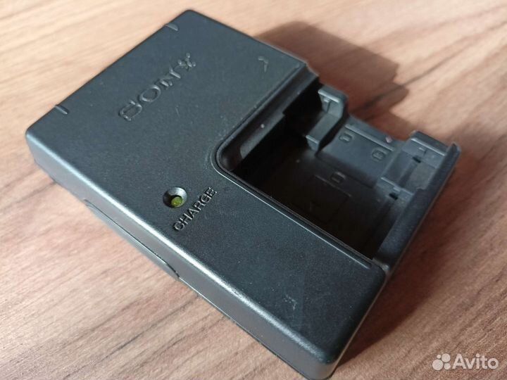 Зарядное устройство фотоаппарата Sony BC-CS3