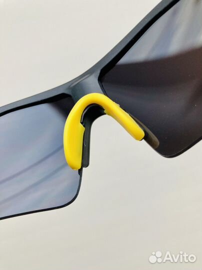 Спортивные очки с зеркальными линзами