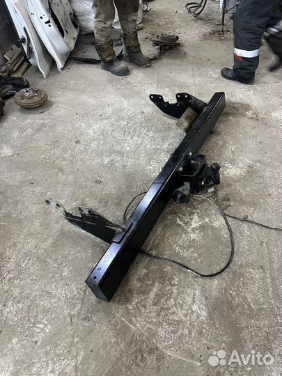 Фаркоп Toyota Hilux 7 Рестайлинг