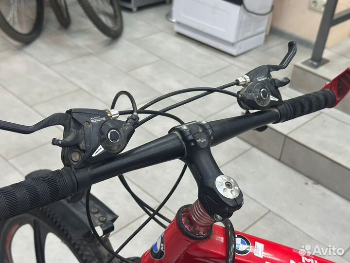 Велосипед на литых дисках BMW