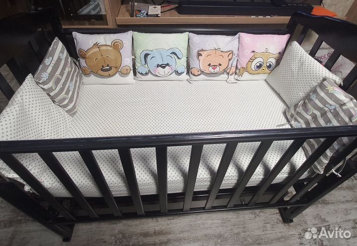 Бортики и простынь в детскую кроватку