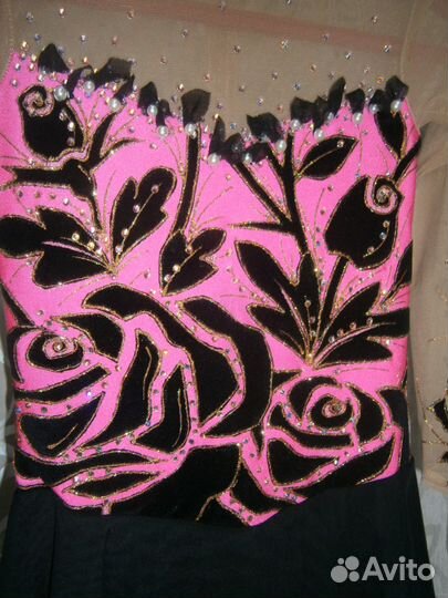 Платье для выступлений по фигурному катанию