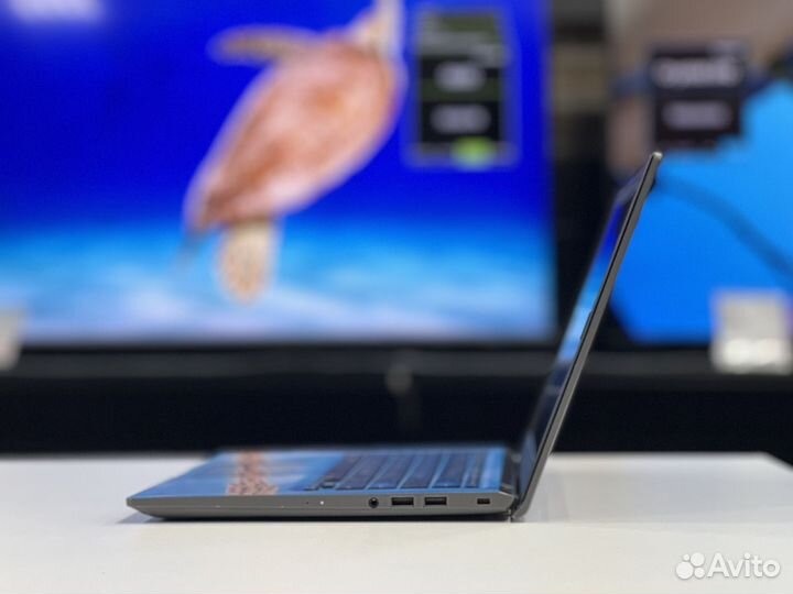 Шустрый Asus 14 IPS 8G озу SSD Core i3 10th