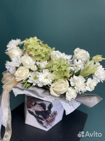 Цветы в шляпной коробке