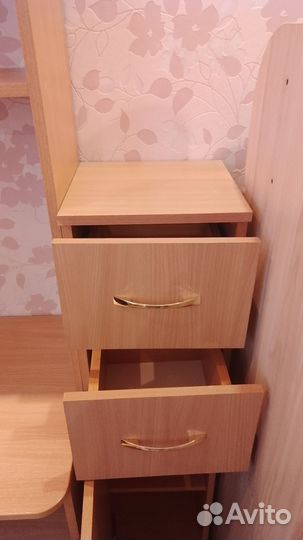 Продается стол с надстройками