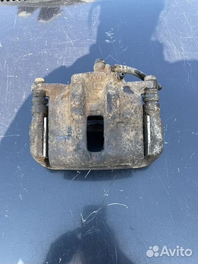 Суппорт тормозной п.л Honda CR-V RD1. 99 г.в 2.0