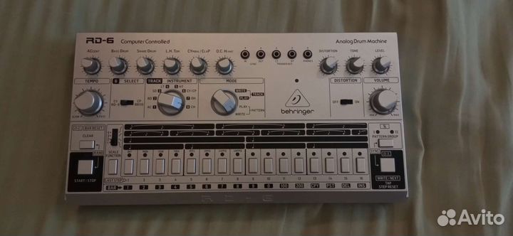 Драм-машина Behringer RD-6