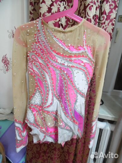 Купальники и предметы для художественной гимнастик