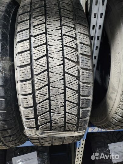 Bridgestone Blizzak Ice 265/65 R17