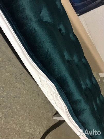 Оттоманка синяя с белыми ножками Kina narrow