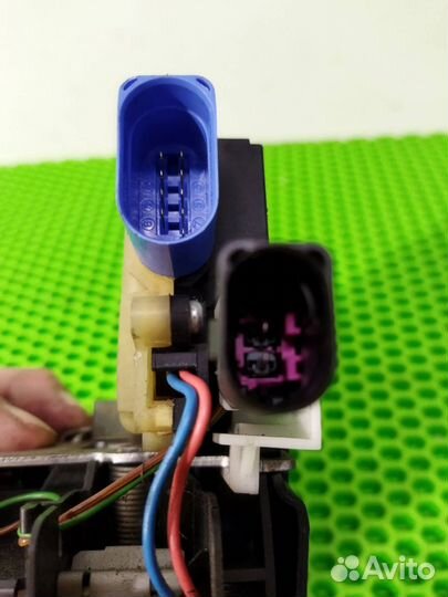 Замок двери передний правый Volkswagen Touareg 7L6