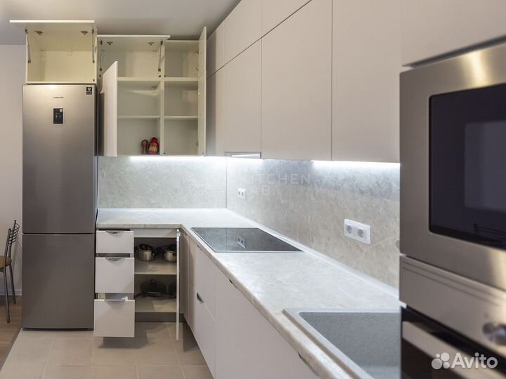 Кухонный гарнитур 'Bumblebee Fence' на заказ