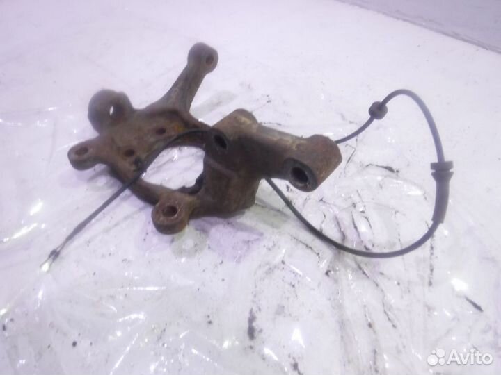 Кулак передний левый