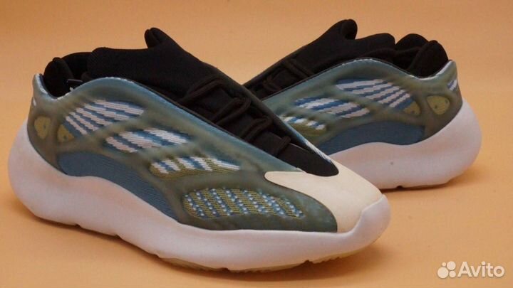 Кроссовки Adidas yeezy Boost 700