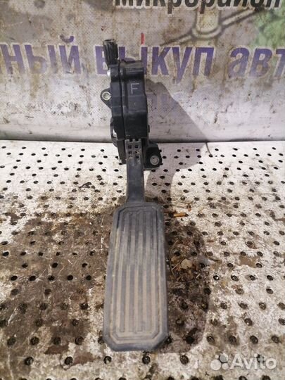 Педаль газа Toyota RAV4