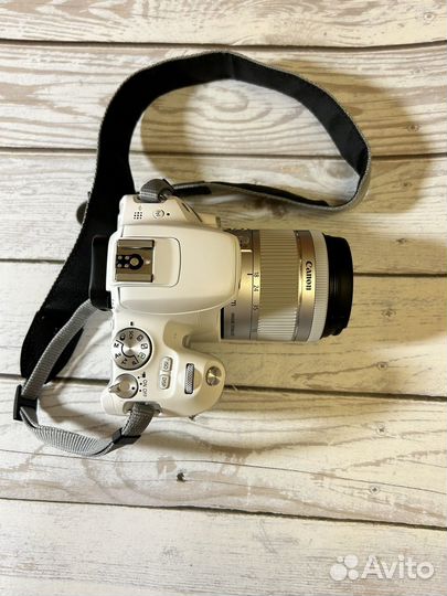 Фотоаппарат Canon 200d