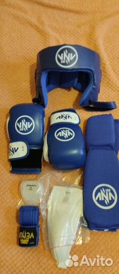 Боксерские перчатки